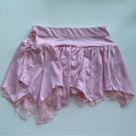 Y2K Light pink asymmetrical lace trim mini skirt - Picture 6 of 11